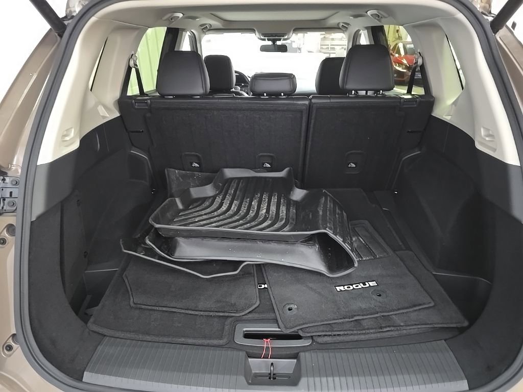 Used 2025 Nissan Rogue SV w/ SV Premium Package image 12