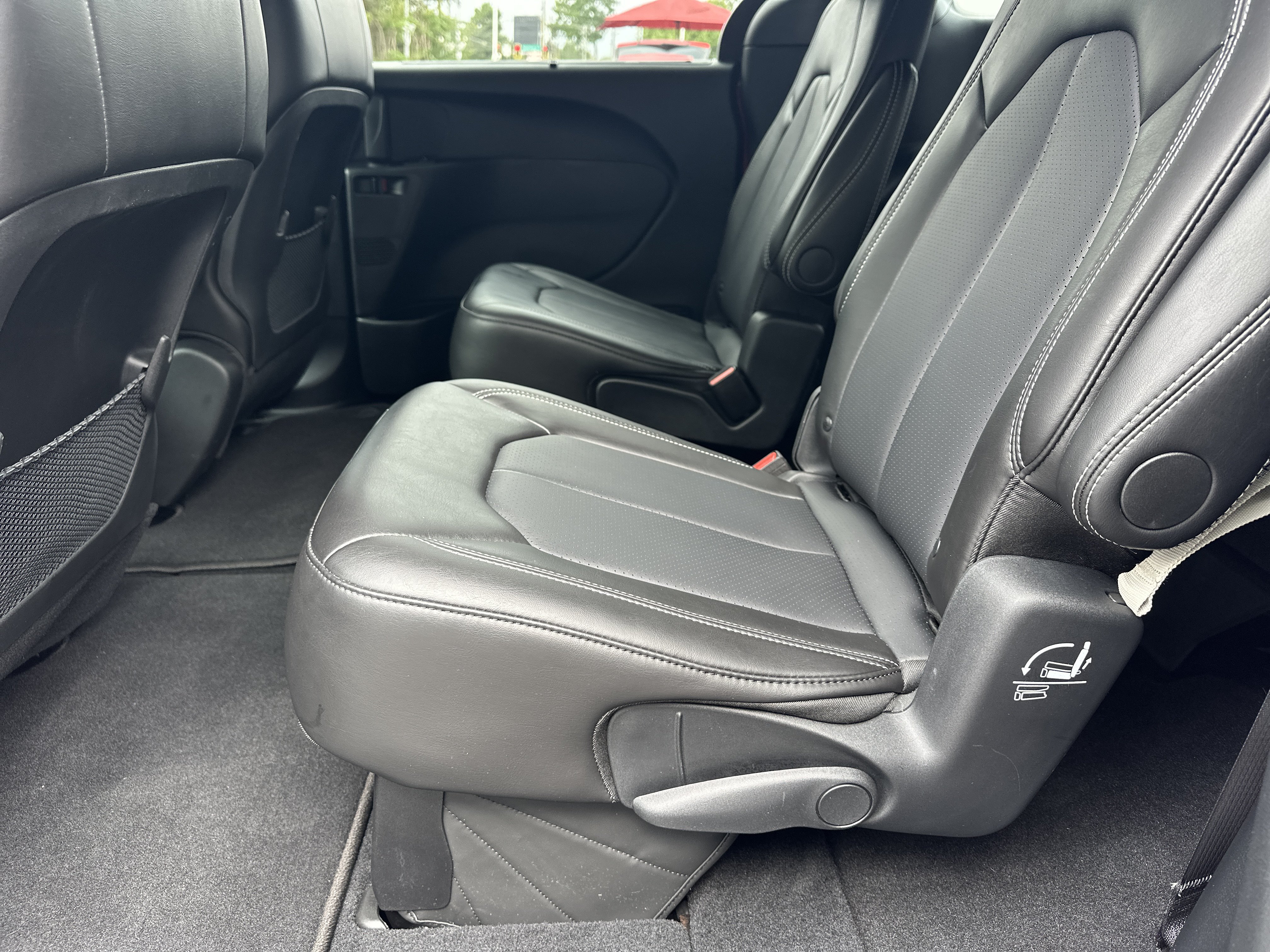 Used 2025 Chrysler Voyager LX FWD image 22