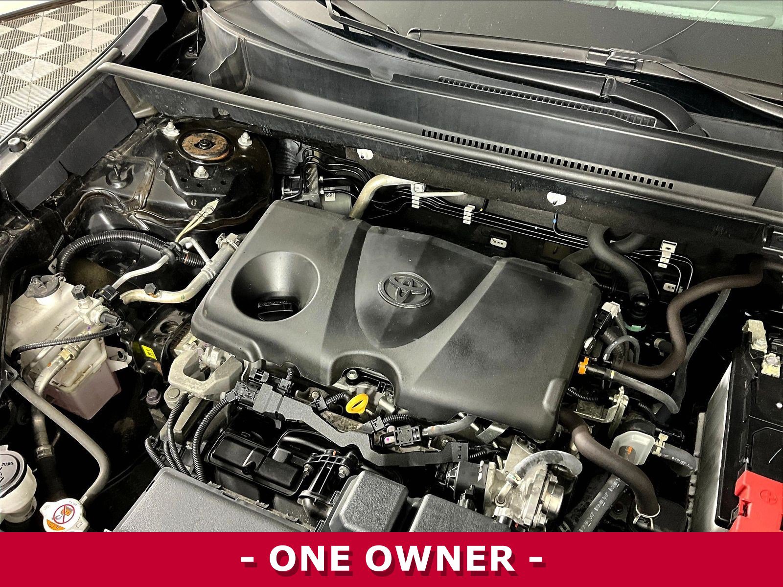 Used 2024 Toyota RAV4 XLE FWD image 30