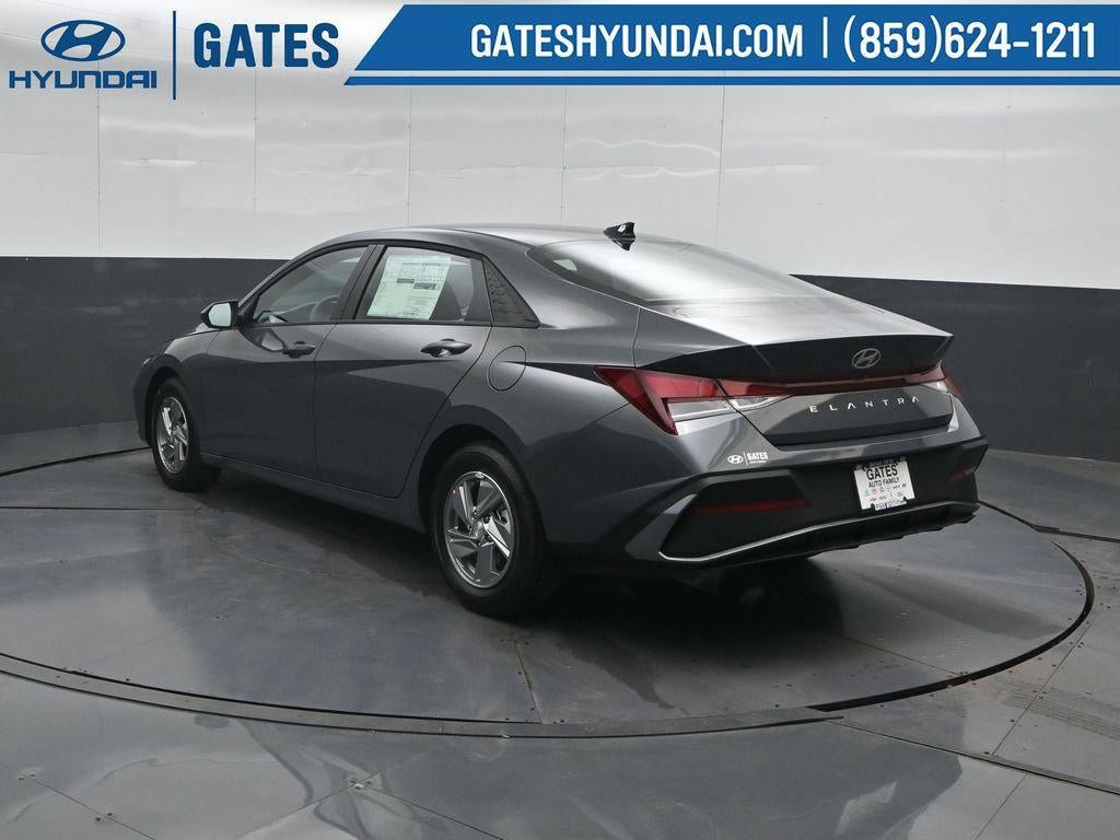 New 2026 Hyundai Elantra SE FWD image 8