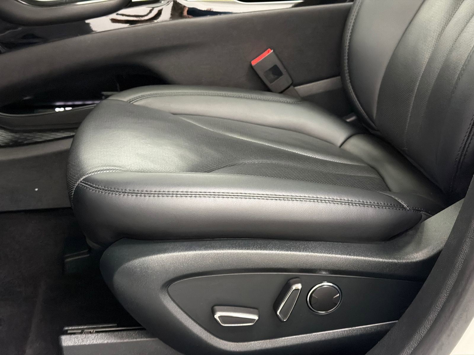 Used 2022 Lincoln Nautilus Reserve FWD image 17