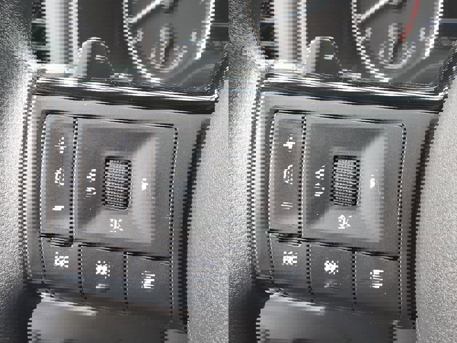 Used 2023 Nissan Rogue SV image 11