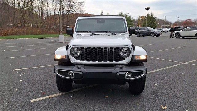 Used 2024 Jeep Gladiator Sport image 3