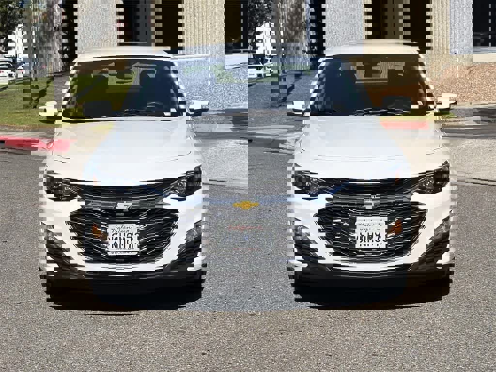 Used 2024 Chevrolet Malibu LT image 2