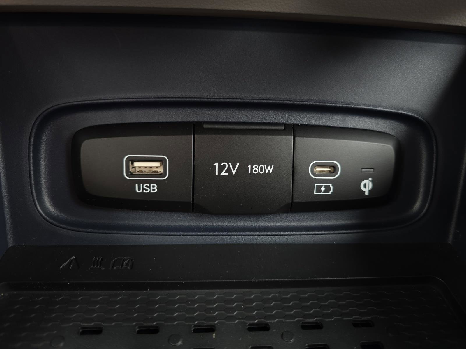 Certified 2025 Hyundai Venue Limited image 23