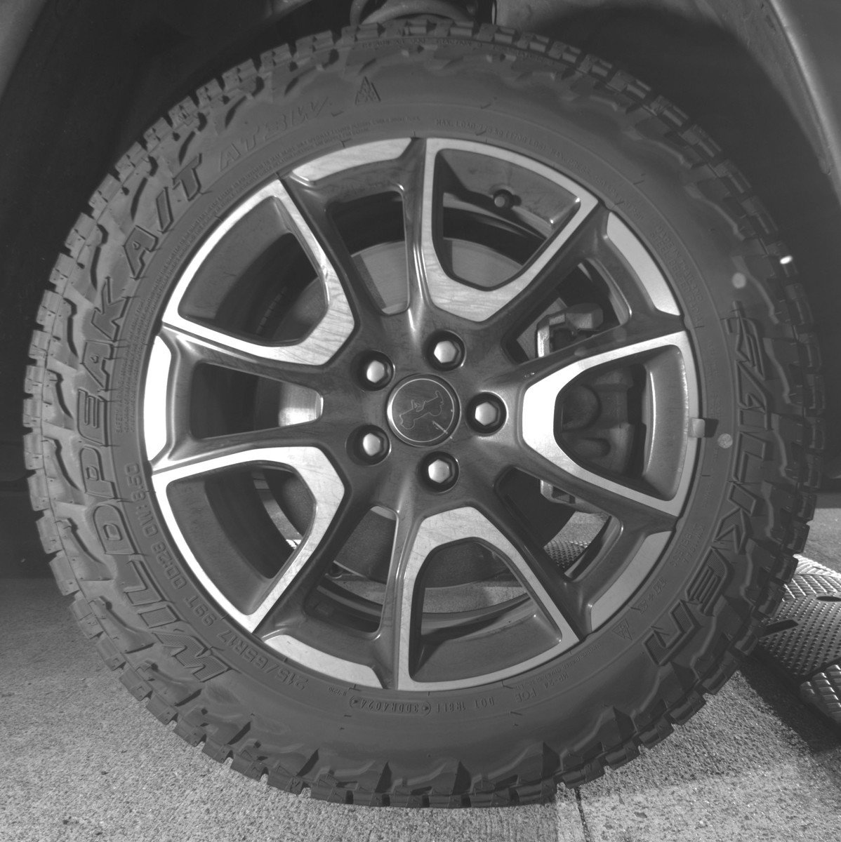 Used 2025 Jeep Compass Trailhawk image 13