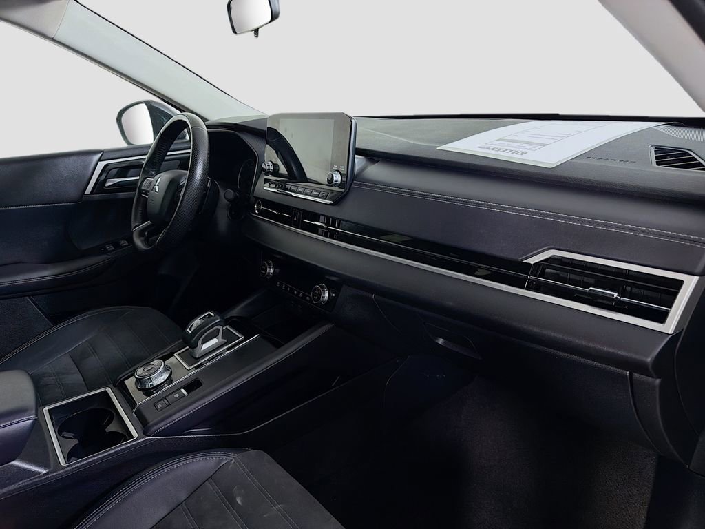 Used 2024 Mitsubishi Outlander SE image 30