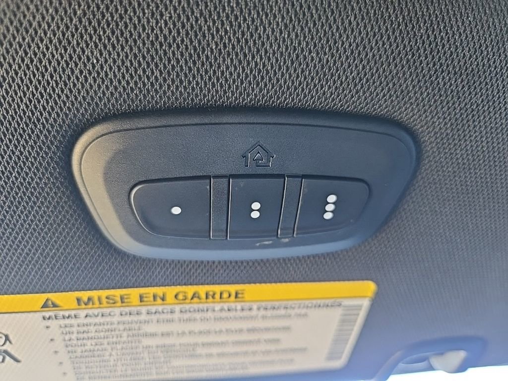 Used 2025 Chrysler Pacifica Select image 60