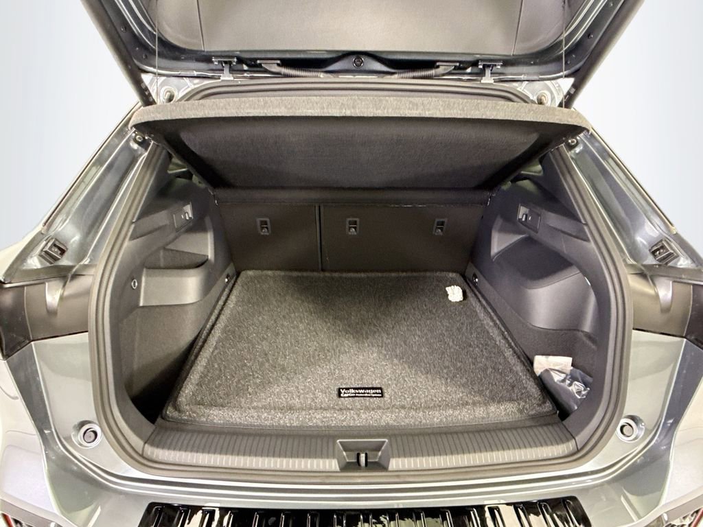 New 2026 Volkswagen Tiguan SE R-Line image 26