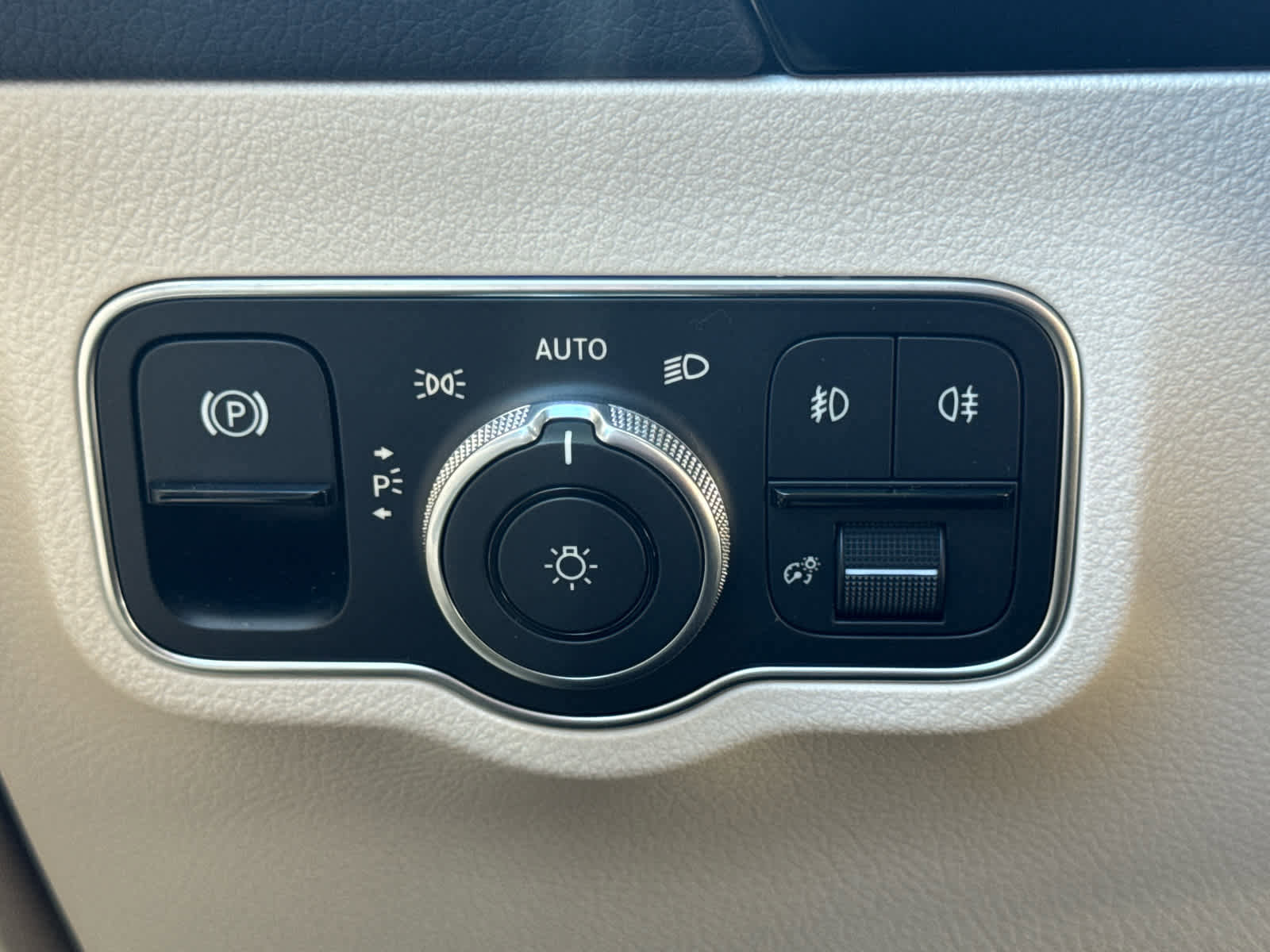 Used 2025 Mercedes-Benz GLA 250 4MATIC image 23