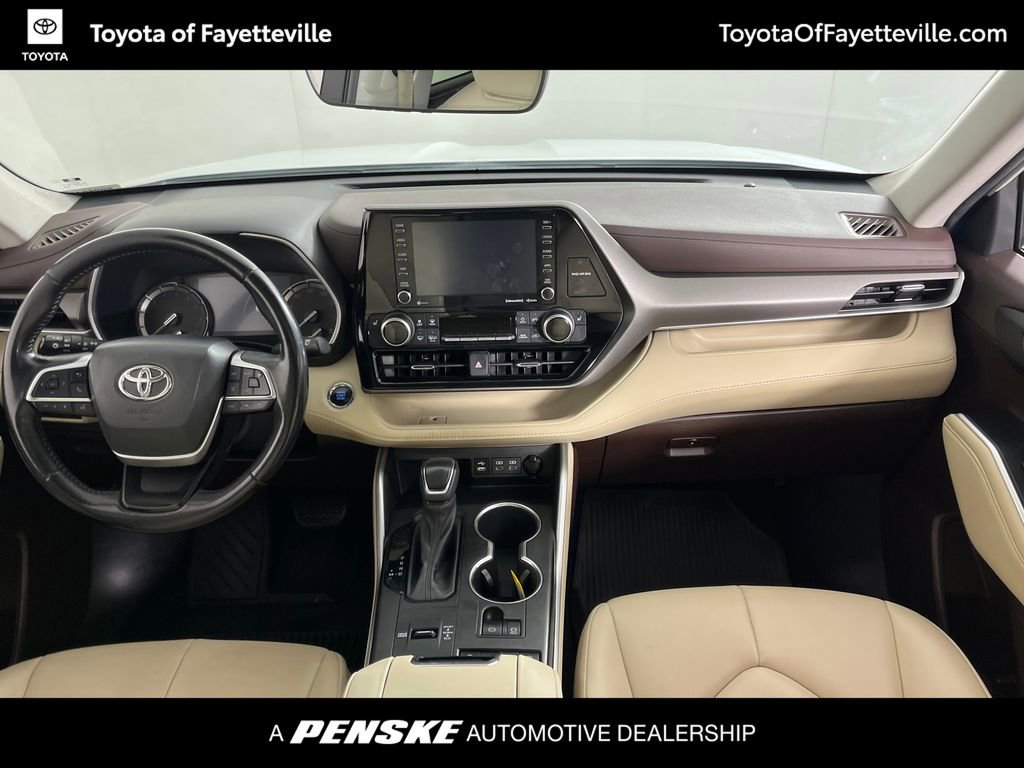 Used 2022 Toyota Highlander XLE FWD image 17