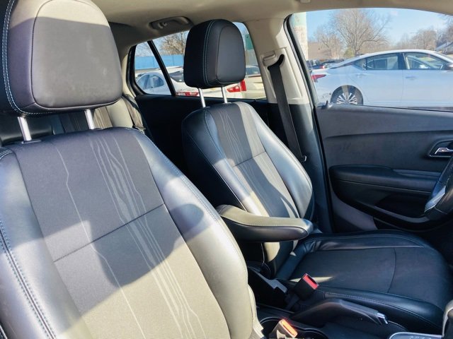 Used 2016 Chevrolet Trax LT w/ LT Sun and Sound Package image 16