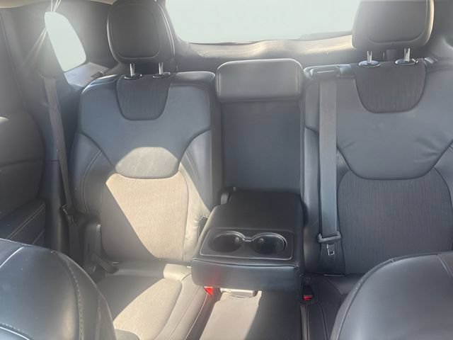 Used 2018 Jeep Cherokee Latitude Plus w/ Comfort/Convenience Group AWD/4WD image 23