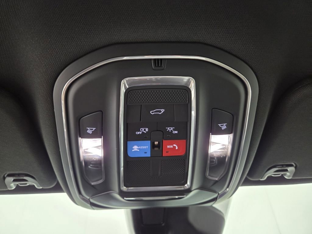 Certified 2025 Jeep Wagoneer 4WD image 20