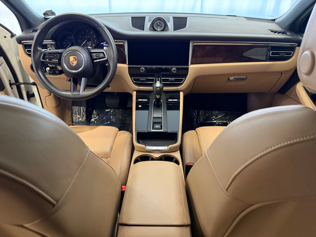 Certified 2023 Porsche Macan AWD/4WD image 17