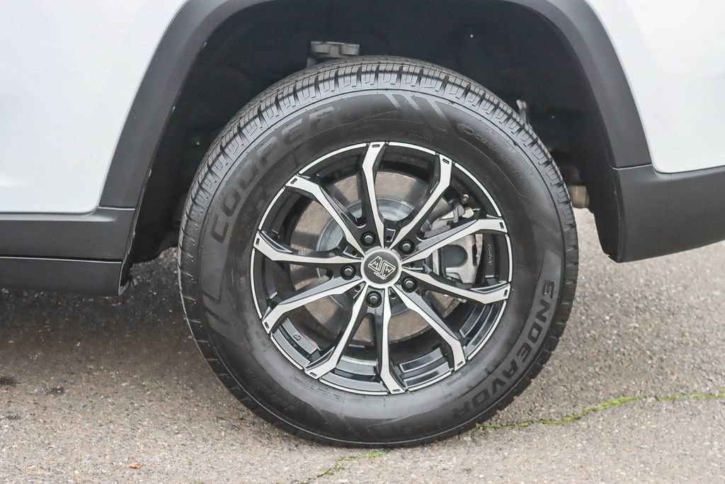 Used 2023 Jeep Grand Cherokee 4WD 4xe image 17