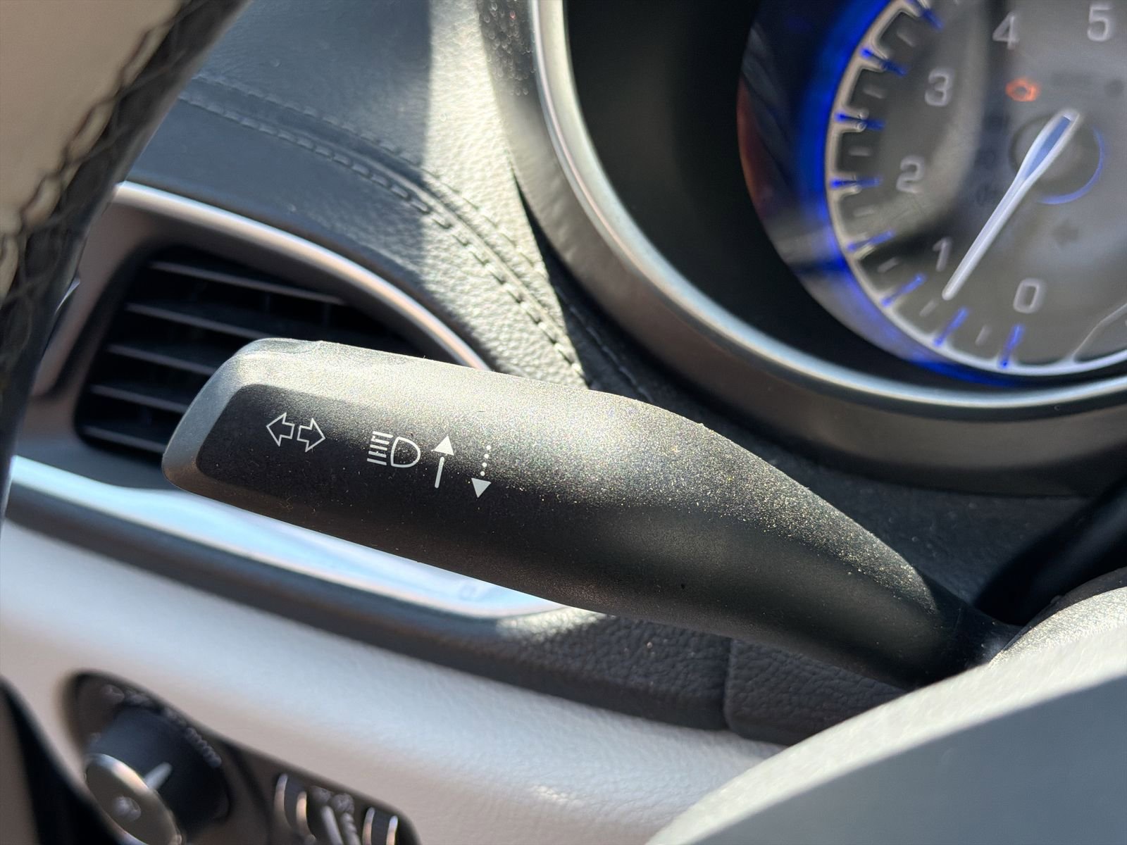 Used 2018 Chrysler Pacifica Limited FWD image 27