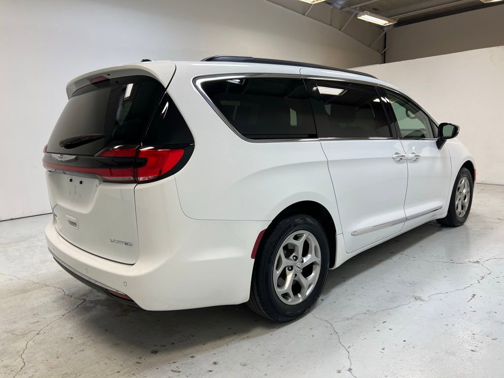 Used 2023 Chrysler Pacifica Limited image 9