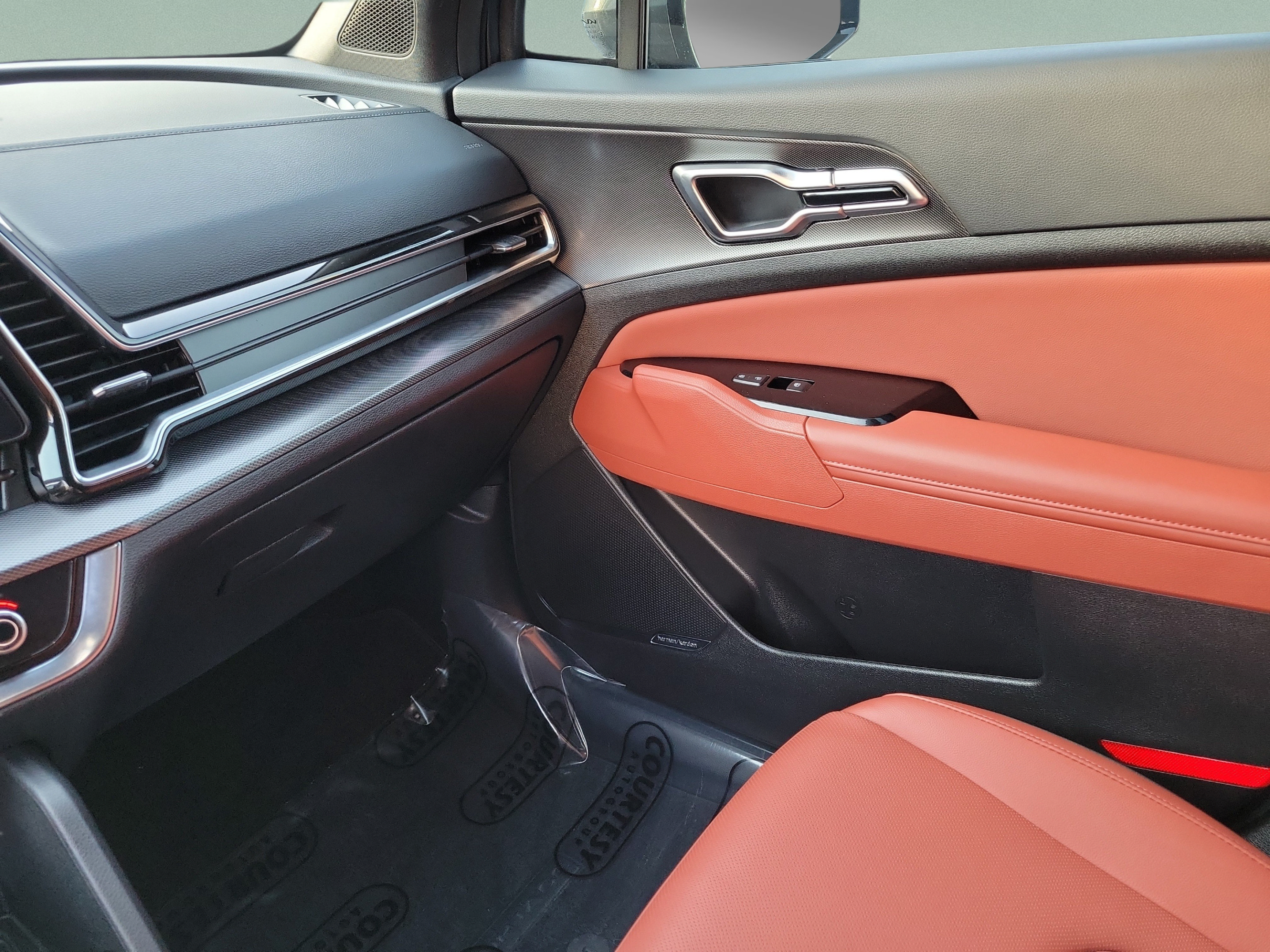 Used 2024 Kia Sportage SX FWD image 21