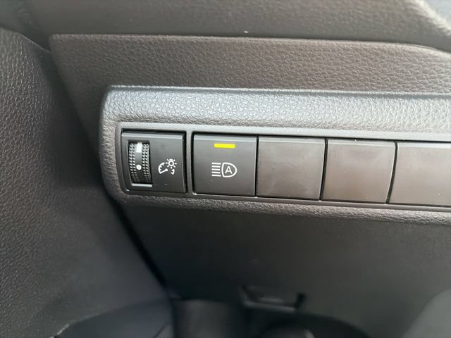 Used 2025 Toyota Corolla LE FWD image 18