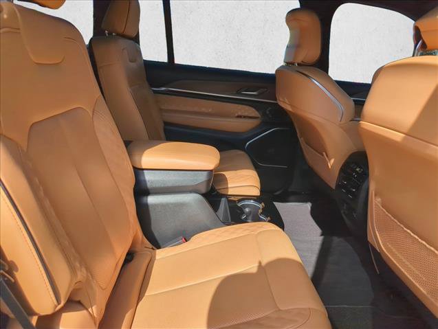 Used 2025 Jeep Grand Cherokee L Summit AWD/4WD image 18