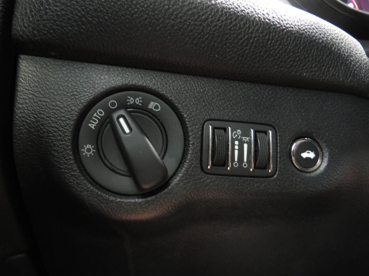 Used 2019 Dodge Challenger SXT AWD/4WD image 12