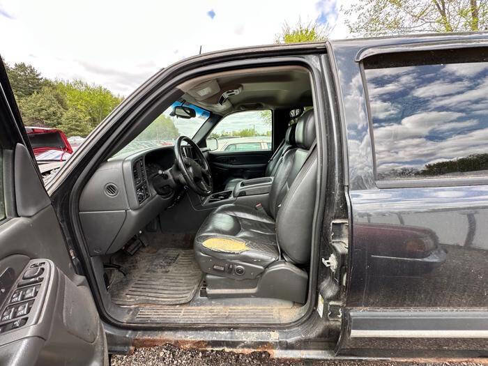 Used 2004 Chevrolet Silverado 2500 LT AWD/4WD image 23