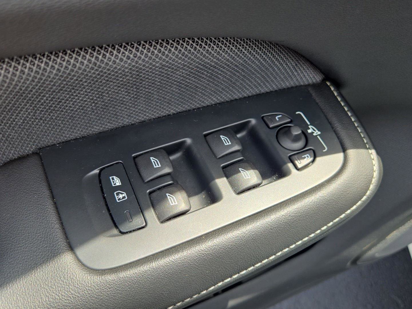 Used 2024 Volvo S60 B5 Plus w/ Protection Package Premier image 15