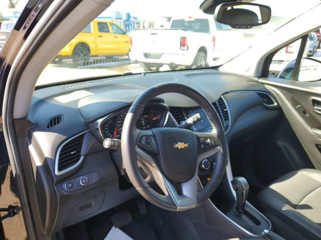 Used 2022 Chevrolet Trax LT w/ LT Convenience Package image 7