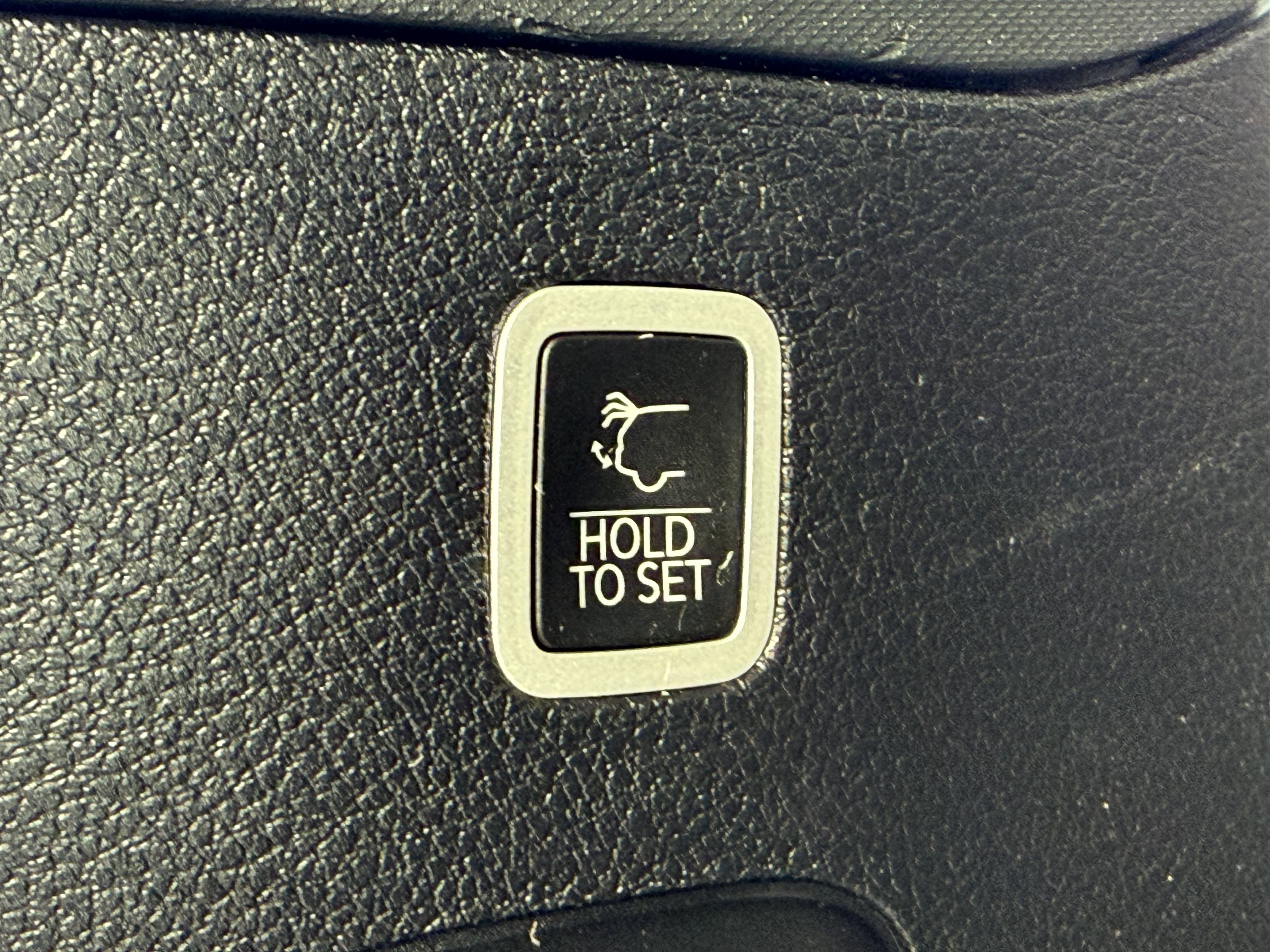 Certified 2024 Jeep Wagoneer Series II w/ Flexible Seating Group RWD image 13
