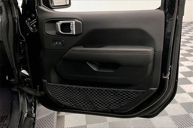 Used 2020 Jeep Wrangler Unlimited Sahara image 17