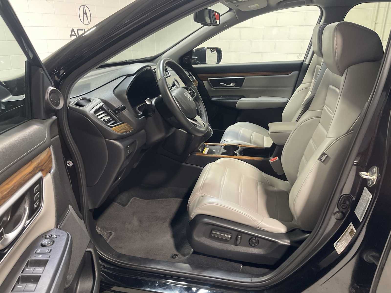 Used 2020 Honda CR-V Touring image 2