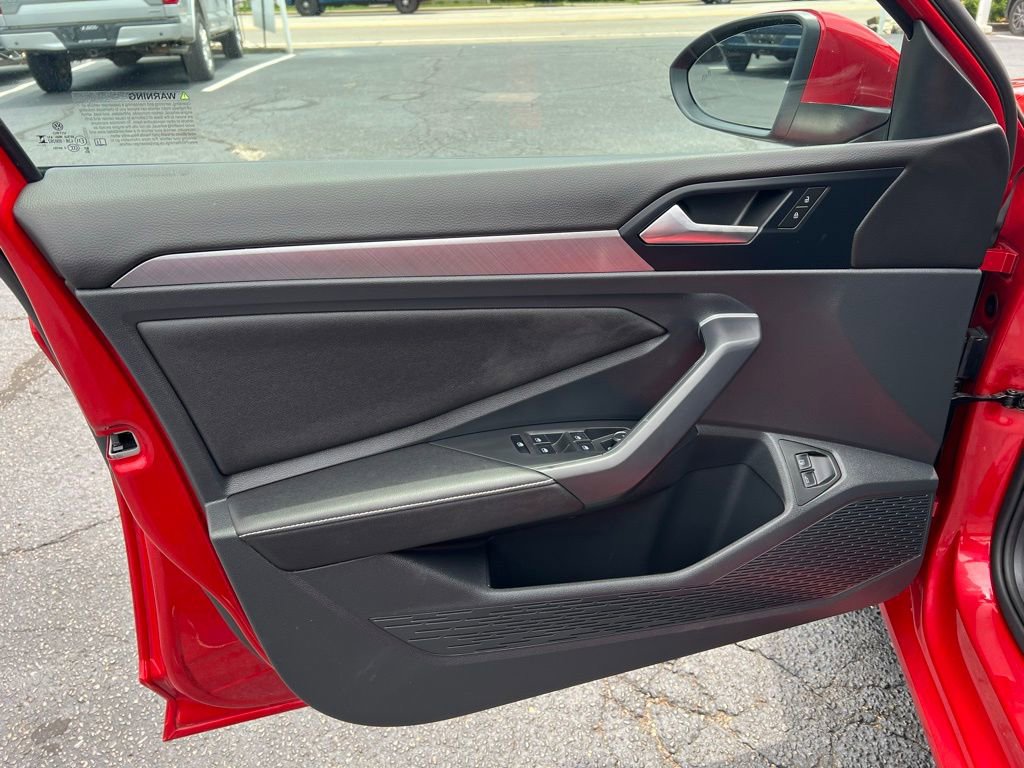 Used 2024 Volkswagen Jetta SE w/ Panoramic Sunroof Package image 13