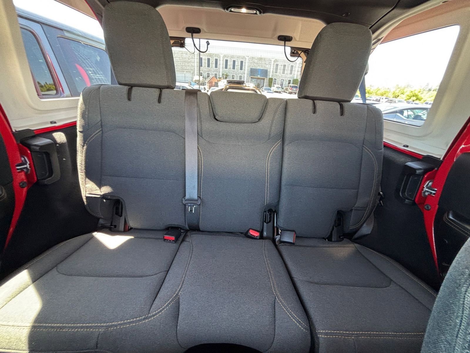 Used 2025 Jeep Wrangler Unlimited Sahara AWD/4WD image 38