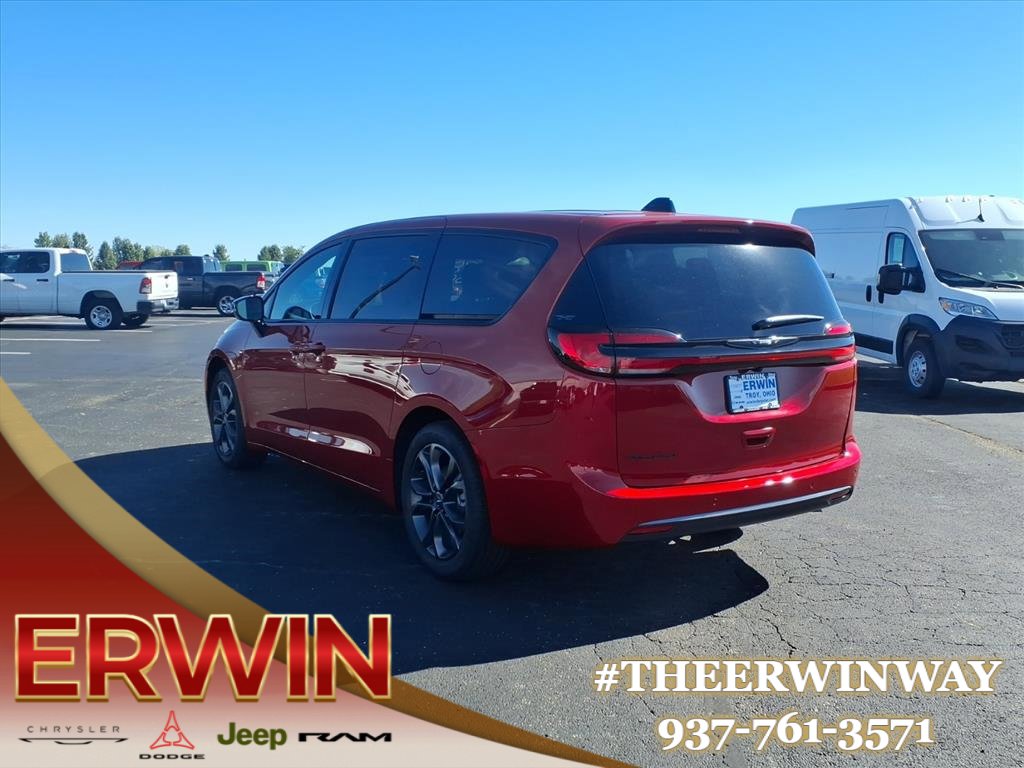 New 2026 Chrysler Pacifica Select image 10