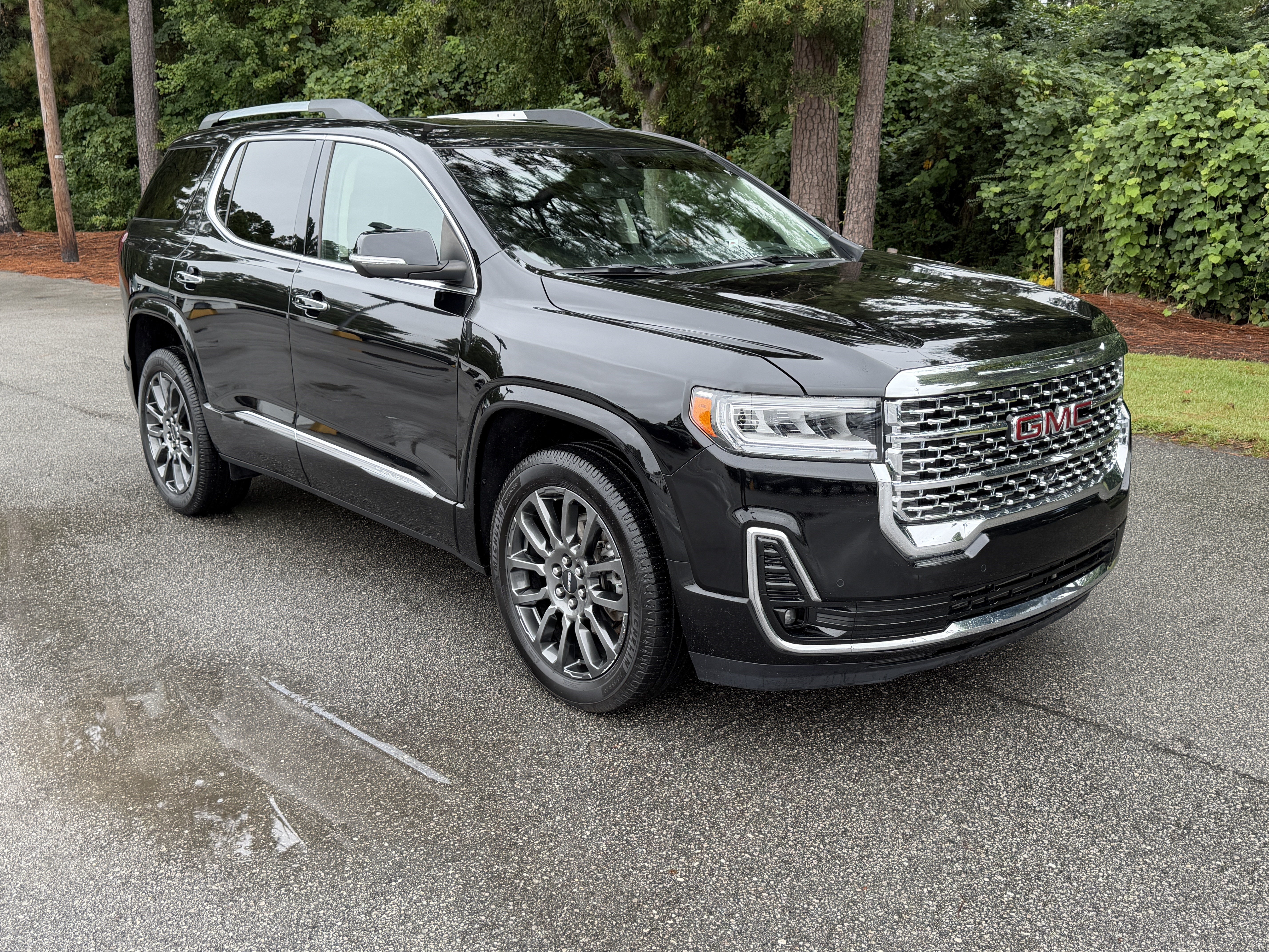 Used 2023 GMC Acadia Denali w/ Black Diamond Edition FWD image 10