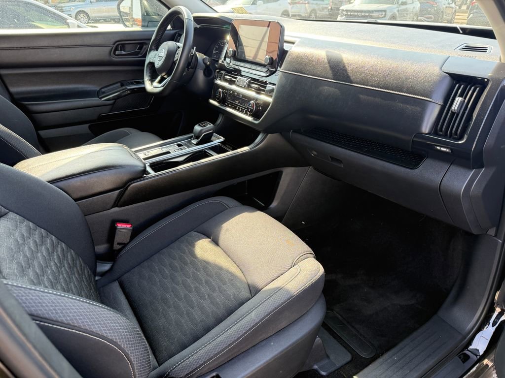 Used 2023 Nissan Pathfinder SV FWD image 29