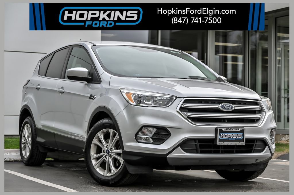 Used 2017 Ford Escape SE w/ SE Cold Weather Package FWD image 1