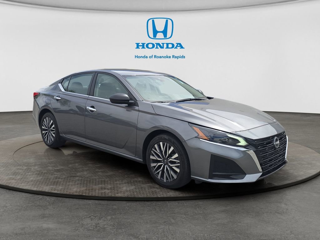 Used 2024 Nissan Altima 2.5 SV FWD image 7