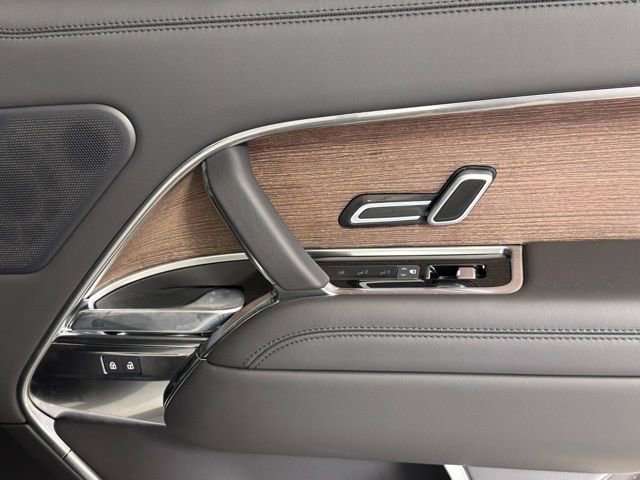 New 2025 Land Rover Range Rover SE image 25