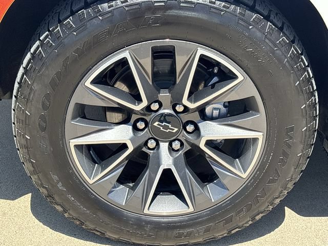 Used 2023 Chevrolet Tahoe Z71 w/ Z71 Off-Road Package AWD/4WD image 10