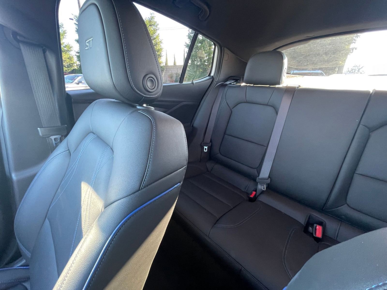 Used 2025 Buick Envista Sport Touring image 38