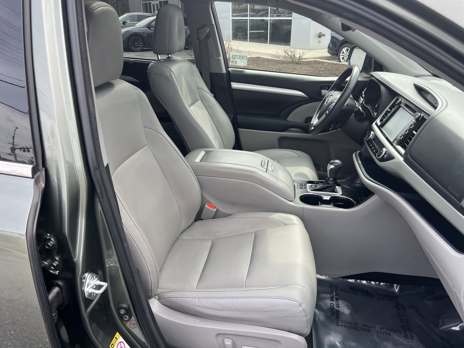 Used 2017 Toyota Highlander XLE image 28