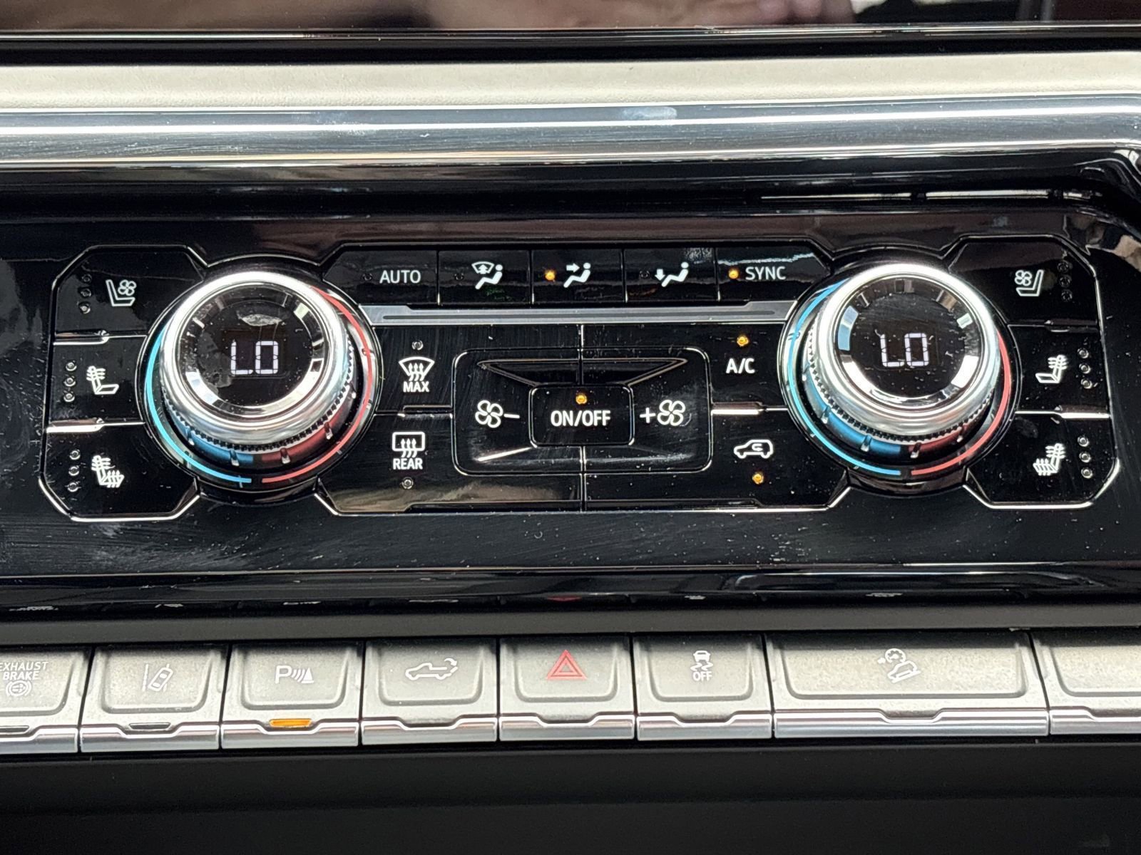 New 2025 GMC Sierra 3500 Denali Ultimate image 9