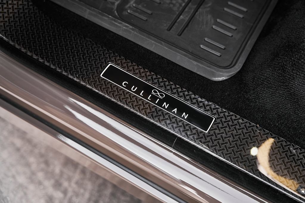 Used 2026 Rolls-Royce Cullinan Black Badge image 34