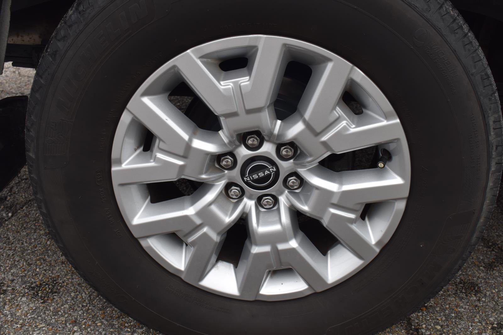 Used 2024 Nissan Frontier SV w/ SV Convenience Package RWD image 14