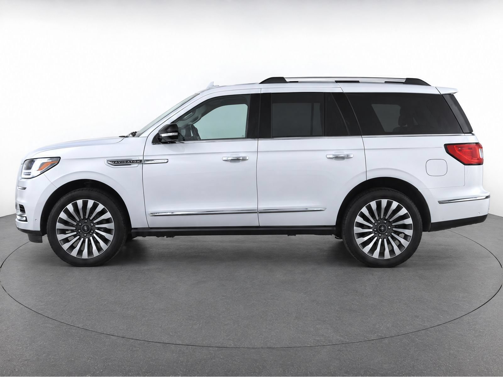 Used 2018 Lincoln Navigator Reserve w/ Technology Package AWD/4WD image 7