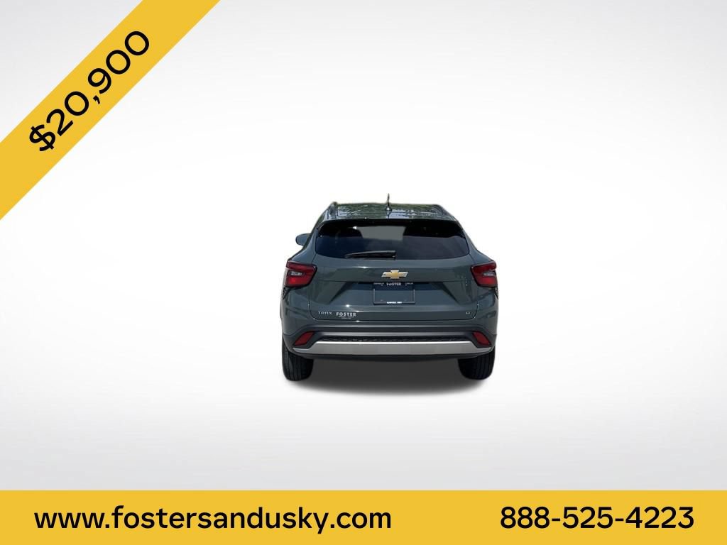 Used 2025 Chevrolet Trax LT w/ Driver Confidence Package FWD image 4