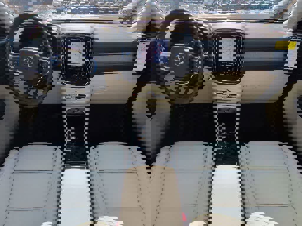 New 2026 Volvo XC40 B5 Ultra w/ Protection Package Premier image 15