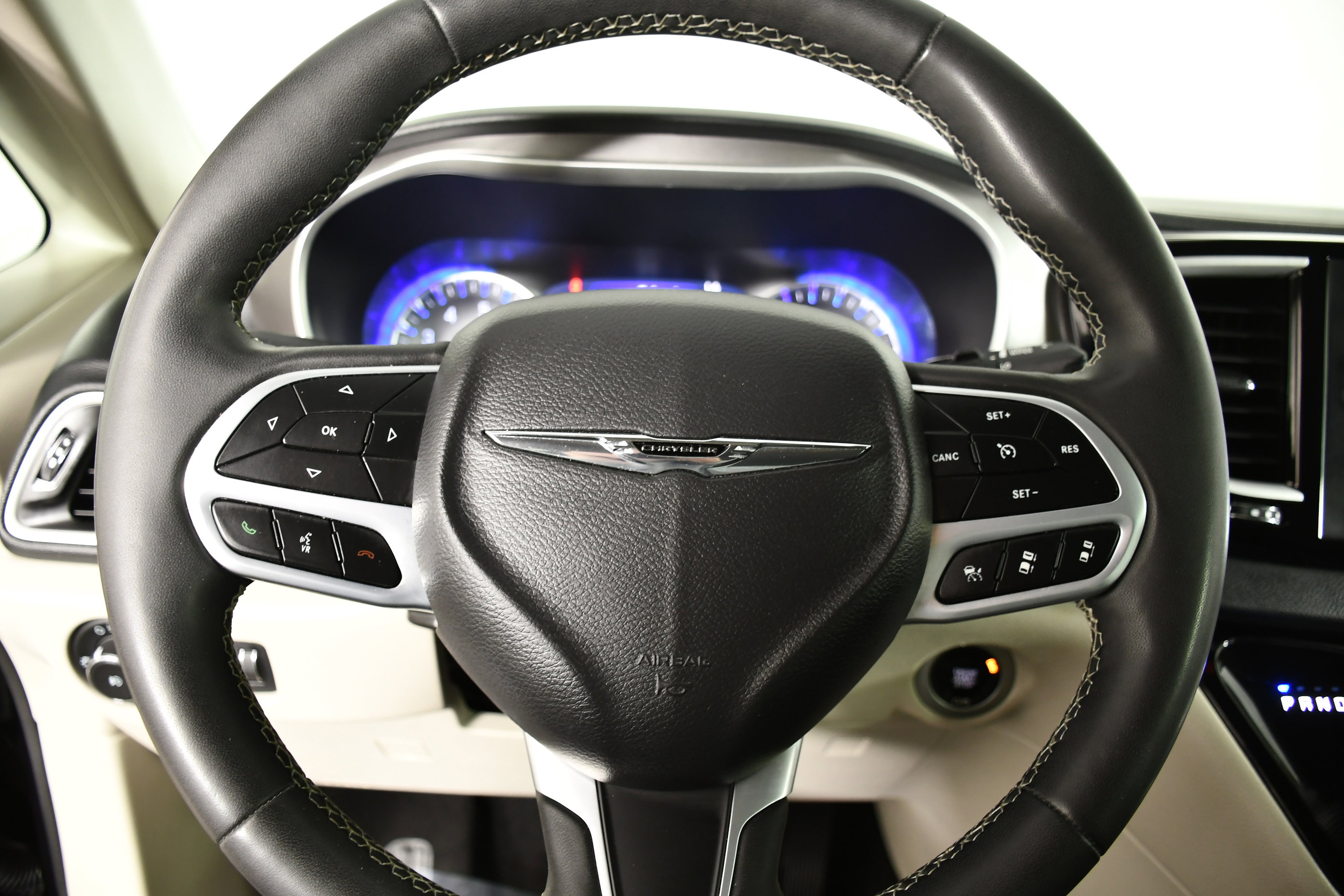 Used 2023 Chrysler Pacifica Touring-L image 20